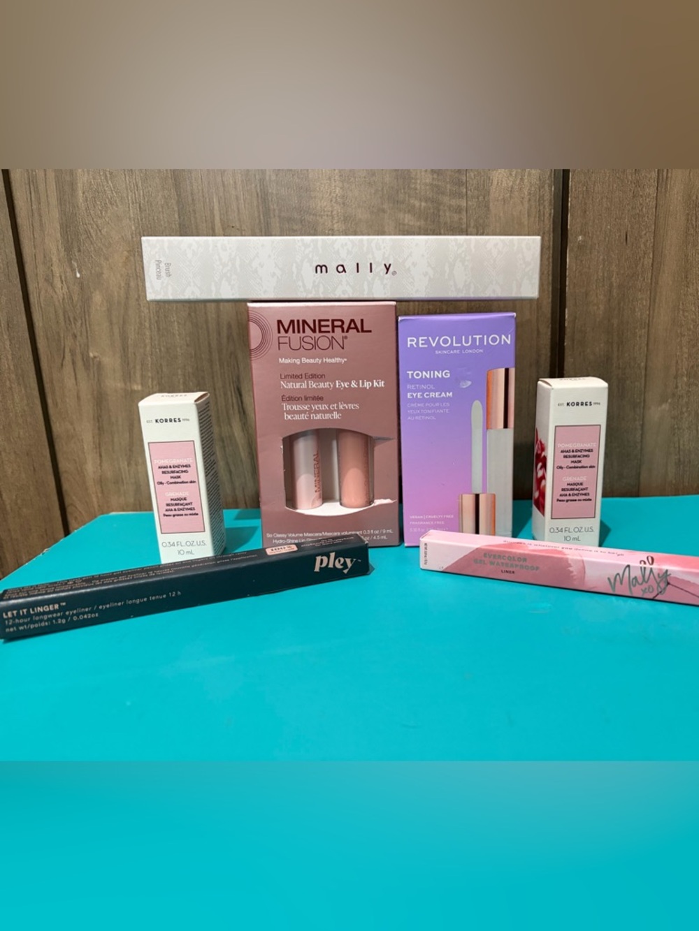 BUNDLE: Korres Eyeshadow & Lip Set in Pink and Cream Tones & Mally & Revolution